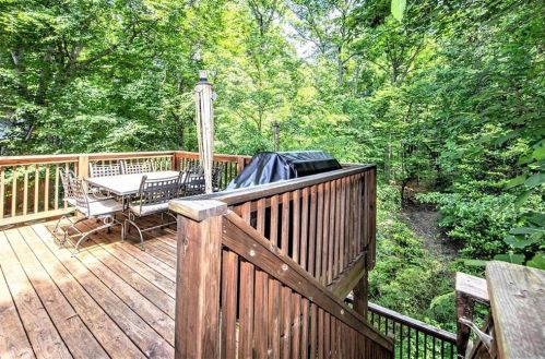 205 Fieldsborn Ct, Atlanta GA  30328-1039 exterior