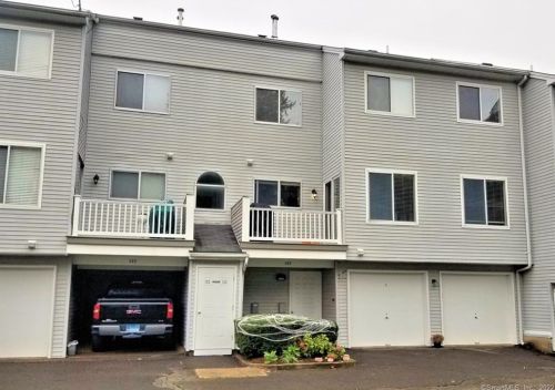 123 Staffordshire Commons Dr, Wallingford, CT 06492-1752