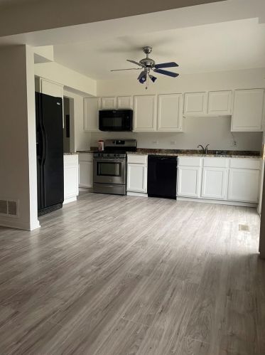 470 Minnesota Cir, Carol Stream IL  60188-9218 exterior