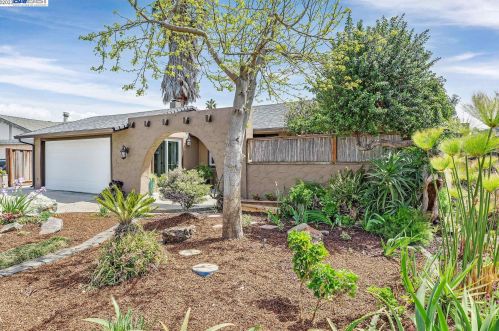 5854 Bellflower Dr, Newark, CA 94560-4815