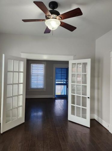 1601 40th St, Galveston, TX 77550-6637