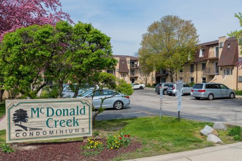 814 River Rd, Mount Prospect, IL 60056-1989