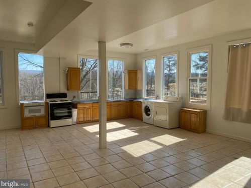 856 Spriggs Rd, Berkeley Springs WV  25411-4086 exterior