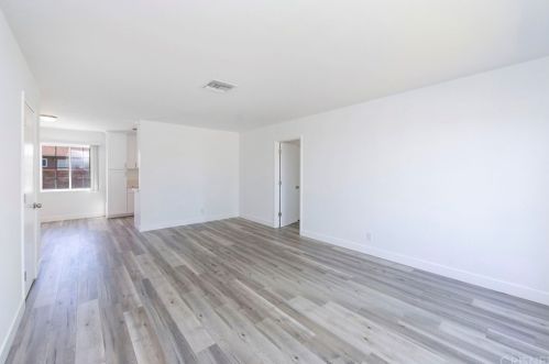 1008 Avenue, Lancaster, CA
