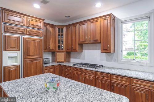 19 Walker Dr, Princeton NJ 08540-2324 exterior