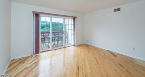 25 Victory Ct, Dover, NJ 07801-5560