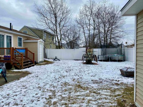 28 Nagle St, Nashua, NH 03060-4450