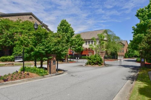 651 Lockton Pl, Atlanta GA  30342-5044 exterior