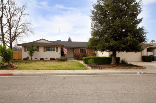 926 Renn Ave, Clovis, CA 93611-2041
