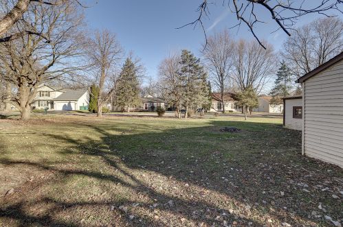 141 Turtle St, Joliet, IL 60404-9269