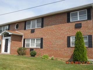 89 Mountain Laurel Dr, Hartford, CT 06109-4326