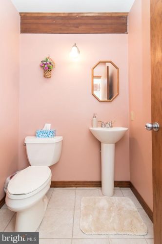 80 Quinn Lea Rd, Harpers Ferry WV 25425-5372 exterior