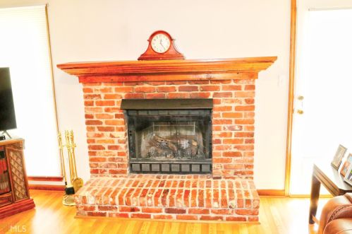 114 Shoal Creek Dr, Lagrange, GA 30241-1579