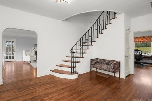 1 Pequot Dr, Norwalk CT  06855-1607 exterior