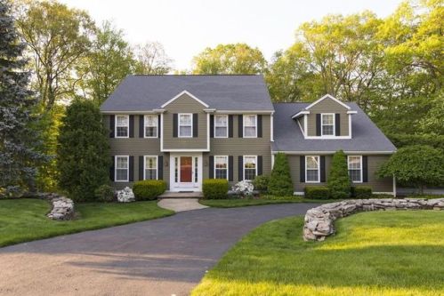 4 Scott Dr, Lincoln, RI 02865-4554