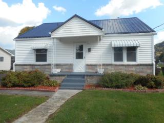 604 Northeast St, Elizabethton, TN 37643-2304