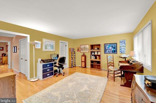 5 Exeter Ct, Princeton NJ  08540-7000 exterior