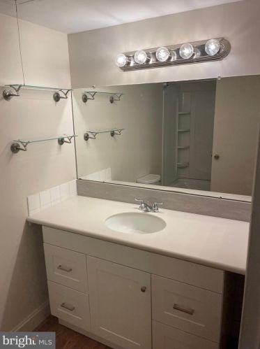 32 Valleybrook Dr, Lancaster PA  17601-4617 exterior