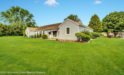 123 Alpen Strasse, East Freehold NJ  07728-3453 exterior