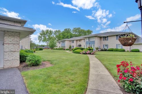 30 Cambridge Ct, Carlisle, PA 17013-2733