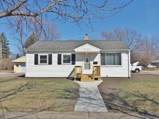 900 Barthelme Ave, Joliet, IL 60435-3805