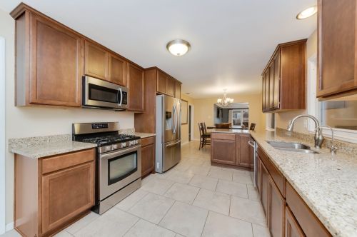 107 Teeway St, Joliet, IL 60435-1441