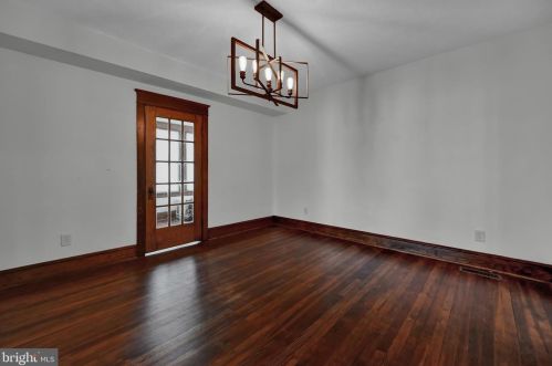 1504 Carlisle Pike, Hanover PA 17331-8820 exterior