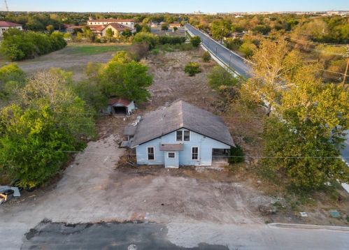 601 Burleson St, Uhland TX 78640-5323 exterior