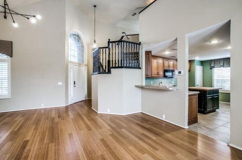 337 Touchdown Dr, Irving TX exterior