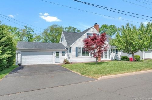 95 Westmont Dr, Middletown, CT 06457-2009