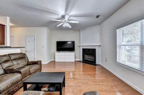 357 Creek Manor Way, Suwanee GA  30024-6565 exterior