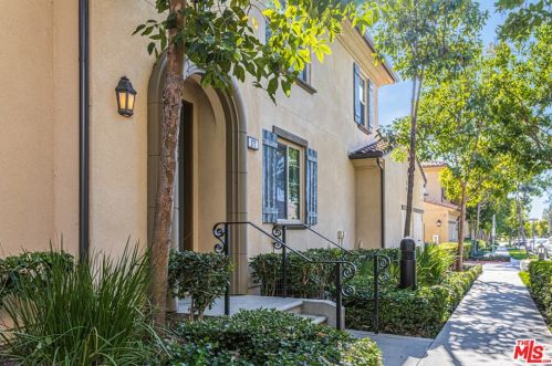172 Full Moon, Irvine CA  92618-8806 exterior