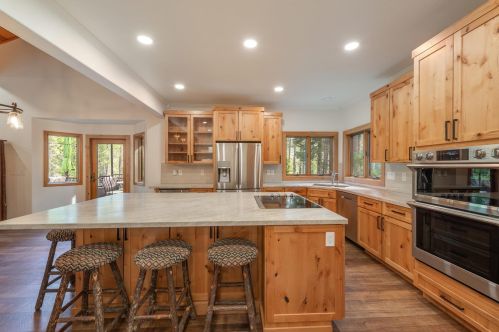 10656 Alder Creek Rd, Truckee CA  96161-2528 exterior