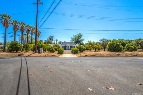 1411 Cajon St, Redlands, CA 92373-7045