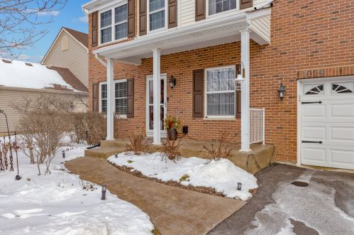 1029 Wheatland Dr, Bull Valley, IL 60014-1604