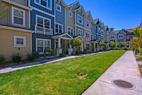 1920 Newbury Dr, Mountain View, CA 94043-1782
