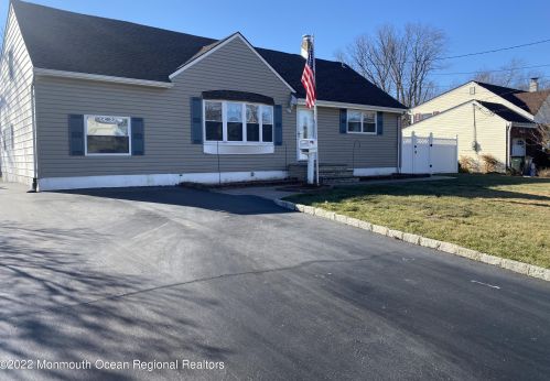 30 Parkview Dr, Hazlet, NJ 07730-1016