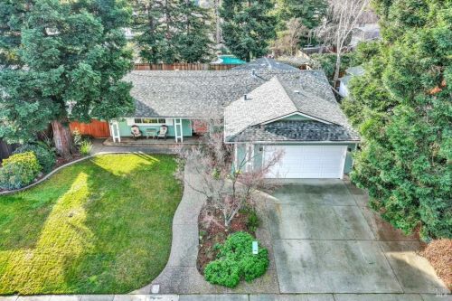 482 Crestview Dr, Vacaville, CA 95688-2134