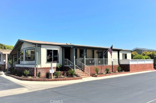 5200 Irvine Blvd, Irvine CA  92620-2013 exterior