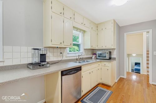 6896 Lockridge Dr, Atlanta GA  30360-1515 exterior