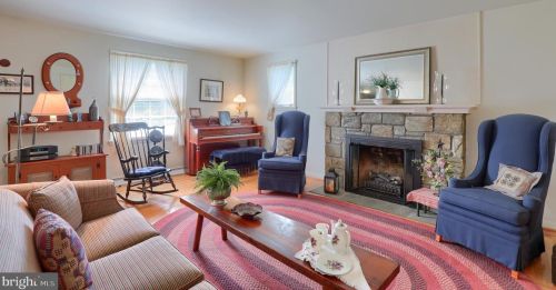 1845 Rockford Ln, Lancaster PA  17601-5028 exterior