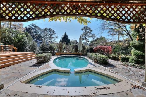 4086 Haverhill Dr, Atlanta GA  30342-3818 exterior