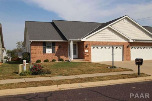 3705 Eagle Point Dr, Peoria, IL 61615-7824