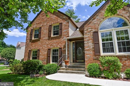 5269 Dunleigh Dr, Springfield, VA 22015-1646