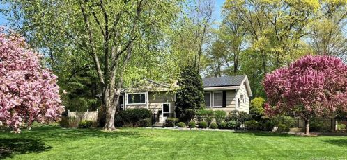 24 Surrey Dr, Norwalk, CT 06851-3224