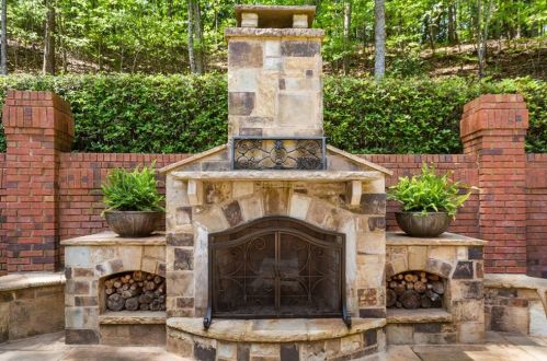 1805 Brandon Hall Dr, Atlanta GA  30350-3708 exterior