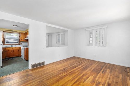 48 Adams St, Warwick, RI 02888-2826
