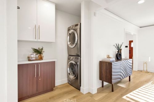 1755 Glenwood Rd, Glendale CA  91201-1543 exterior