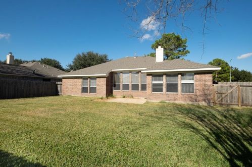 1612 Helmsley Dr, Richmond TX 77471-6137 exterior