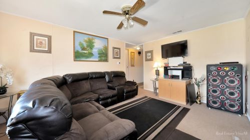 1116 Chippewa Cir, Carpentersville, IL 60110-1208